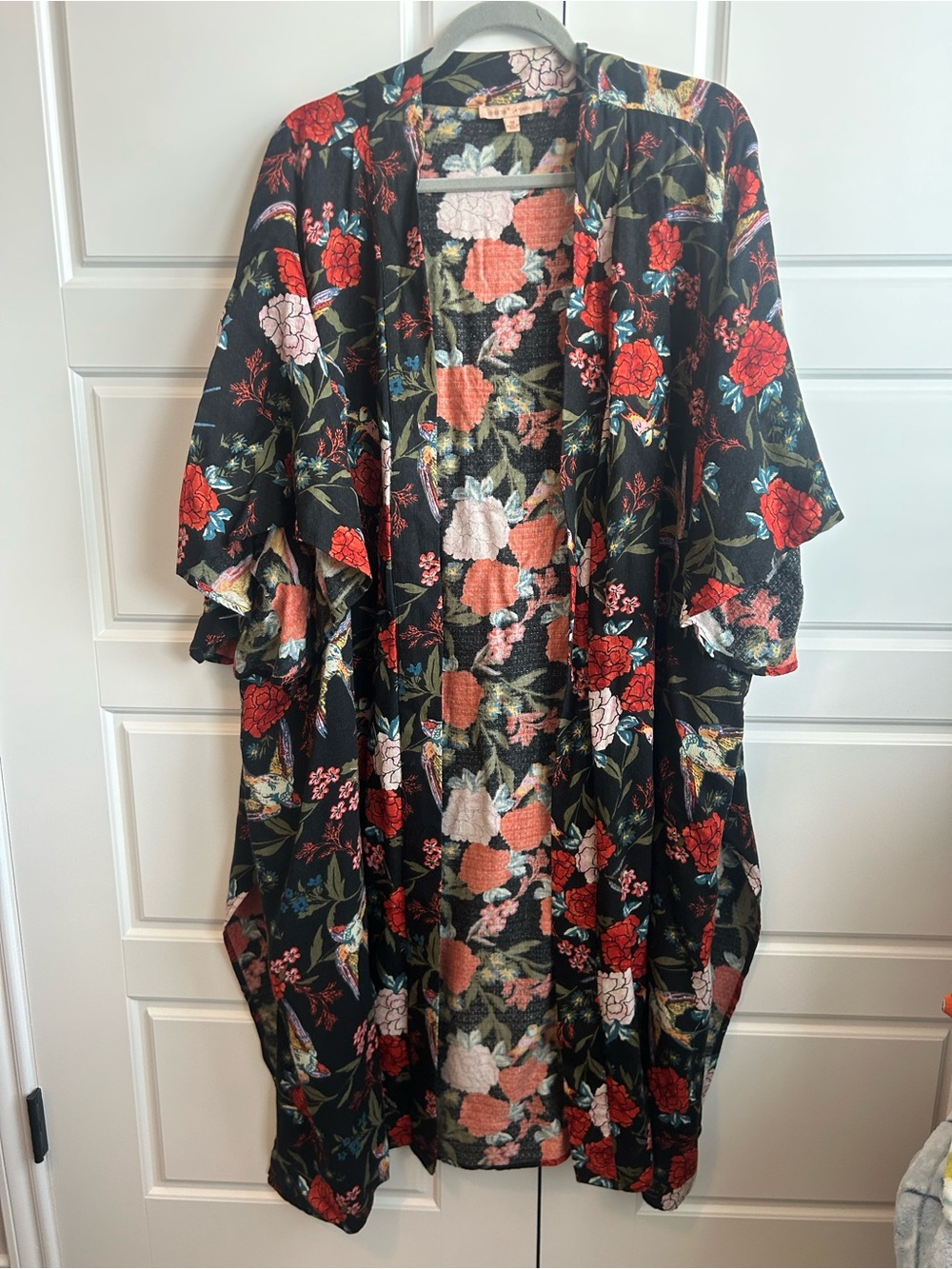 Gibson Latimer Black Floral & Bird-Accent Kimono